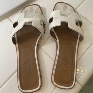 Hermes pre-owned white slippers, size 36.5